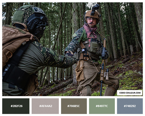 Militaire habit vert en forêt